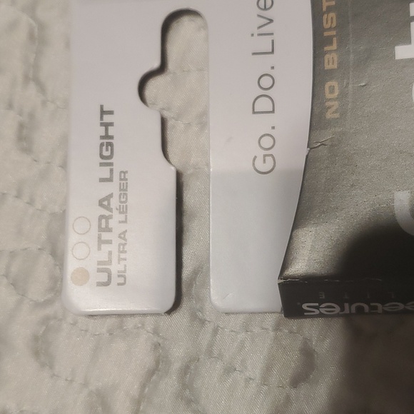 2 FEETURES ELITE  ULTRA LIGHT  SOCKS  UNISEX - Picture 5 of 7